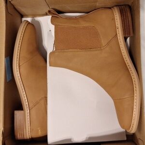 Tom's brown leather boots